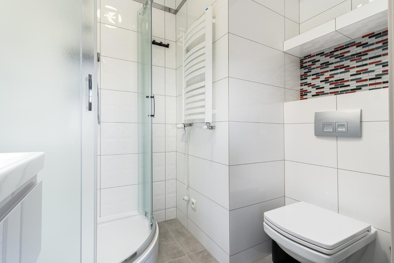 Bathroom 14