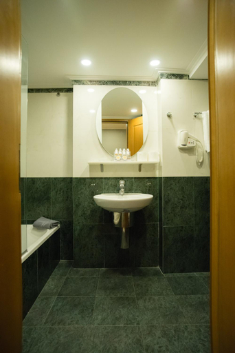 Bathroom 4, Byzantino, West Greece