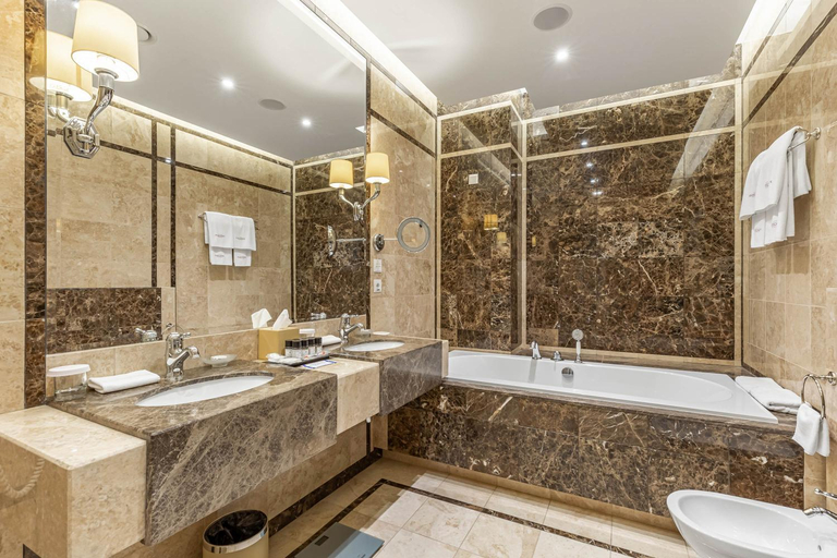 Bathroom 4, Maidan Palace Hotel, Shevchenkivs'kyi