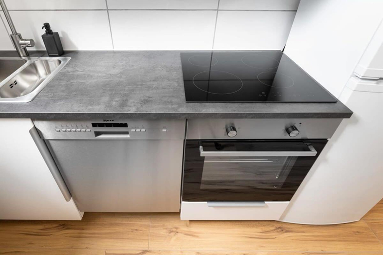 Others 2, Big Central Apartment near Rotkreuzplatz with 3 BR, München