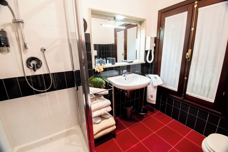 Bathroom 5, Villa Solatia, Vicenza