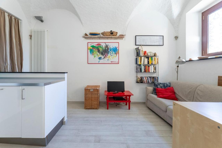 Others 4, CASA NEL BORGO, 20 METRI DAL MARE, Savona