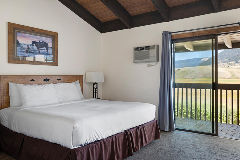 Bedroom 2, Elk Refuge Inn, Teton