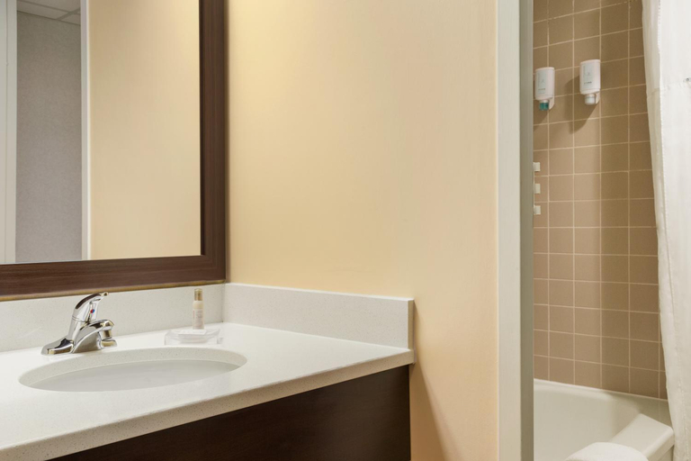 Bathroom 5, Quality Inn & Suites, Cape Breton