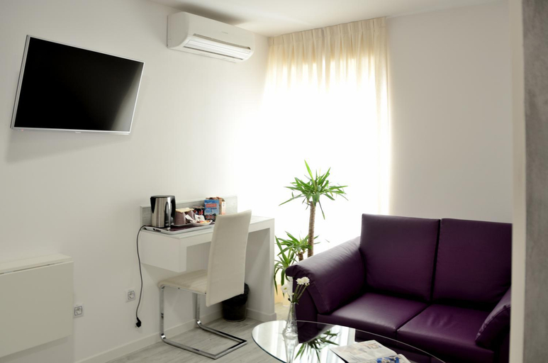 Others 5, Hostal Regional, Madrid