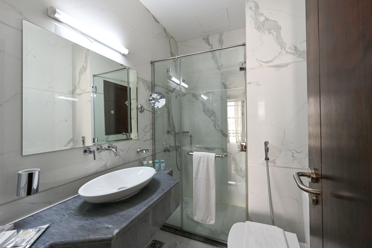 Bathroom 5, Al Mansour Suites Hotel, Doha