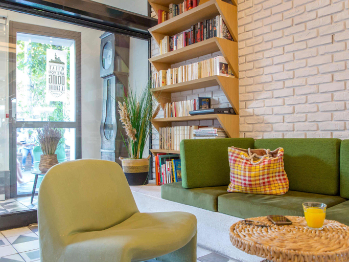 Exterior & Views