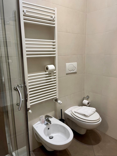 Bathroom 4, Easy Hotel Navigli, Milano