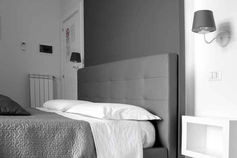 Others 4, Aurora Luxury Rooms, Napoli