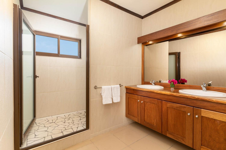 Others 5, Magnificent 5 Br Villa with pool: amazing views