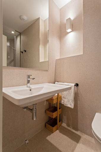 Bathroom 4, Uma Suites O'Donnell, Madrid