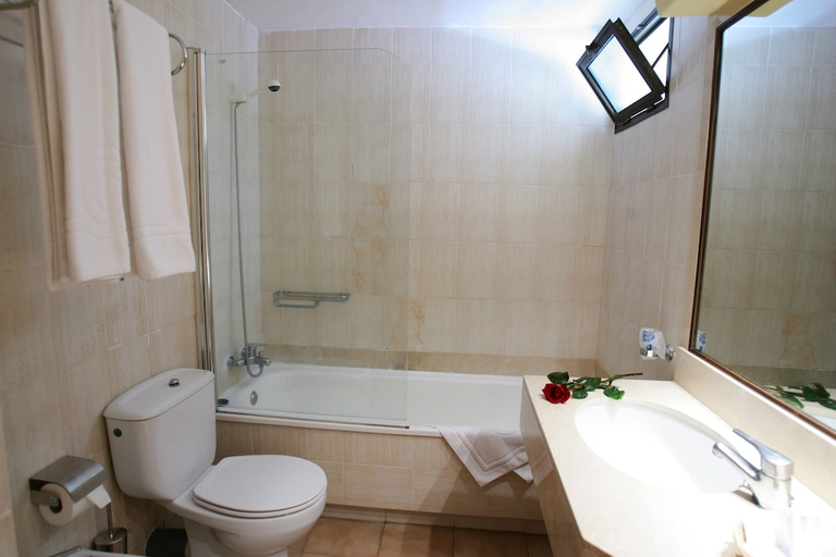 Bathroom 4, Hotel LIVVO Lago Taurito, Las Palmas