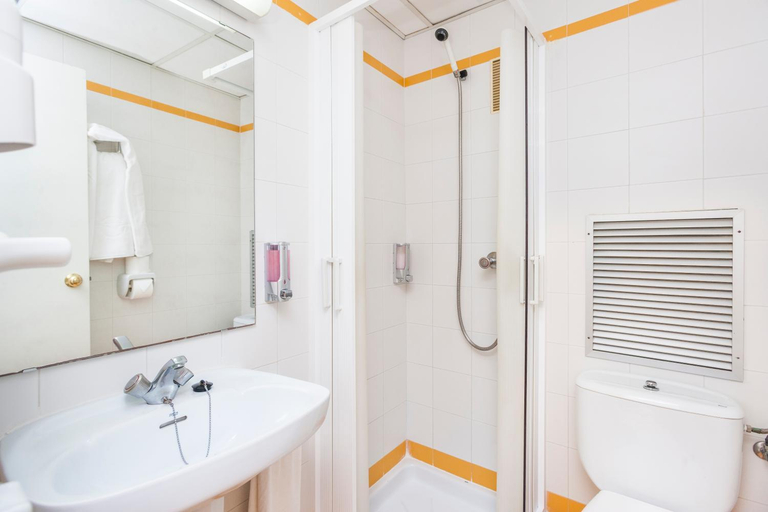 Bathroom 3, Globales Playa Santa Ponsa, Baleares