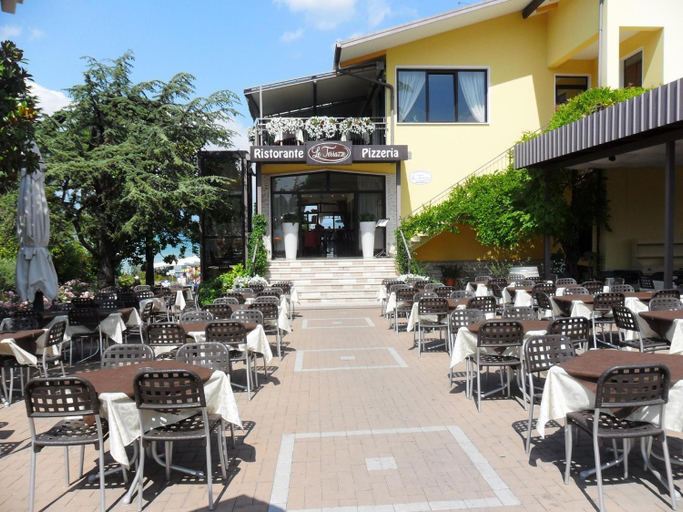Food & Drinks 3, Apartments in Peschiera del Garda 22097, Verona