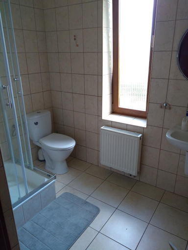 Bathroom 3, Dom Turysty Na Skarpie - Noclegi Malbork, Malbork