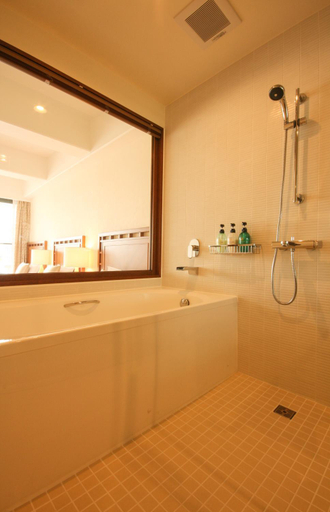 Bathroom 16