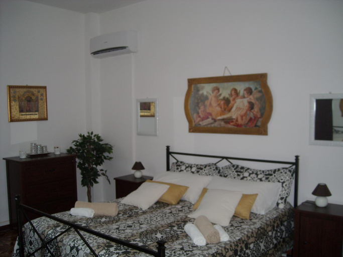 Others 2, Giovannixxlll B&B, Catania