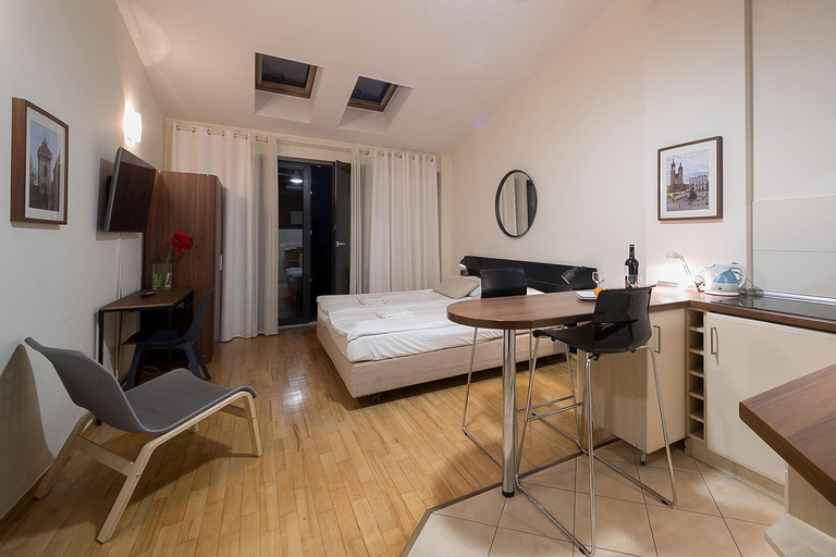Others 5, Main Square Studio with TERRACE & Air condition, Kraków City