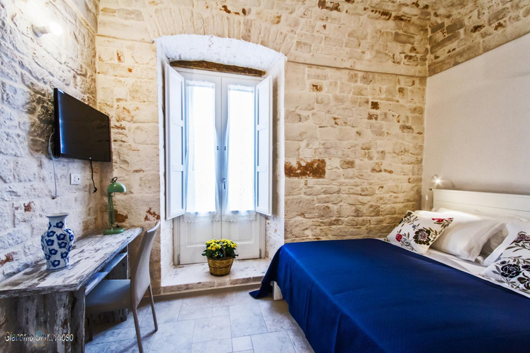 Others 3, Borgo Noci, Bari