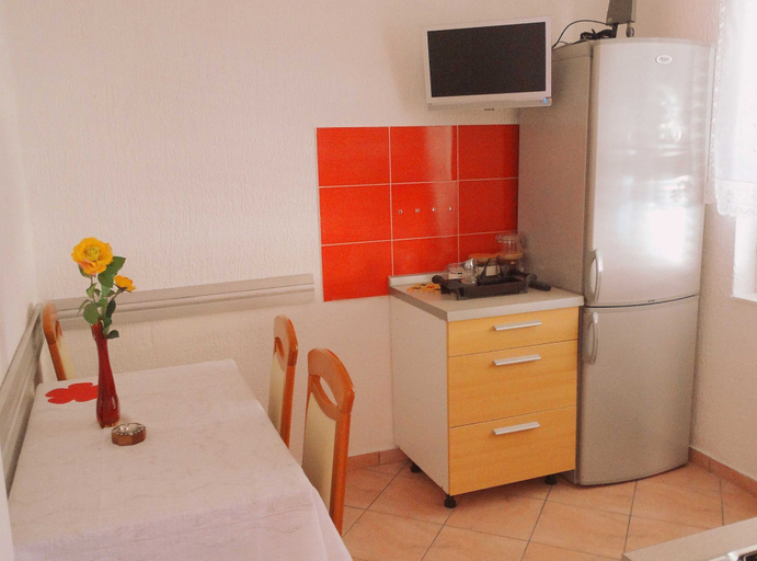 Others 2, Lush and Sunny Apartment With Balcony and Sea View, Crikvenica