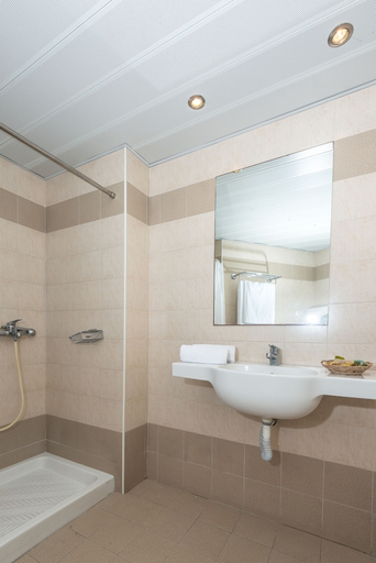 Bathroom 4, Majestic, South Aegean