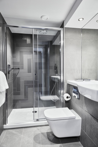 Bathroom 4, Roomzzz Newcastle City, Newcastle upon Tyne