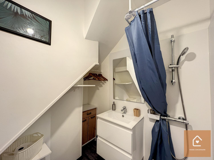 Bathroom 2, Yellow Studio - Arrivee Autonome, Vienne