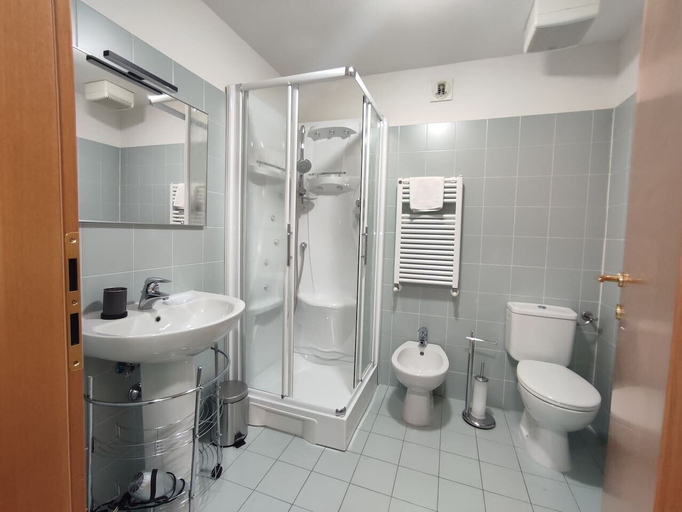Bathroom 3, Leopolda Suite, Florence