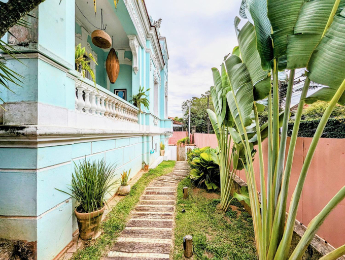 Exterior & Views
