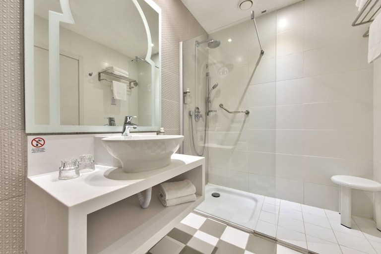 Bathroom 4, db San Antonio Hotel and Spa All Inclusive, Saint Paul's Bay