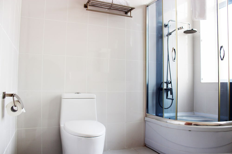 Bathroom 2, Dormitory Hualing Tbilisi Hotel, Tbilisi