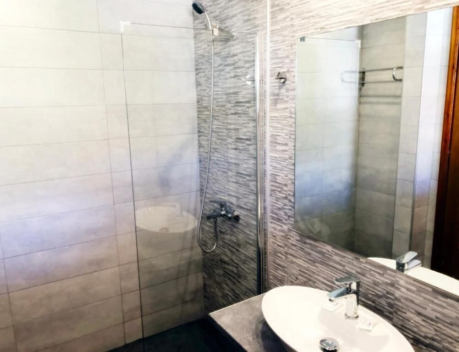 Bathroom 5, Votsalakia Hotel, North Aegean