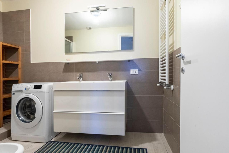 Bedroom 3, CASA NEL BORGO, 20 METRI DAL MARE, Savona