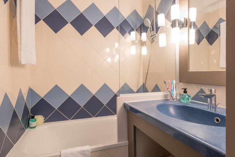 Bathroom 4, Residence Pierre Vacances La Rostagne, Alpes-Maritimes
