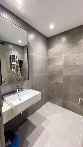 Bathroom 10