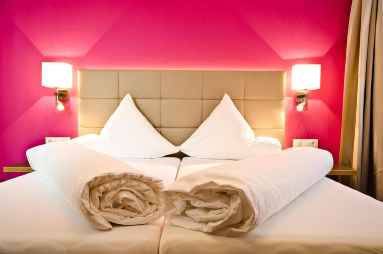 Bedroom 3, Hotel Garni Alpenland, Landeck