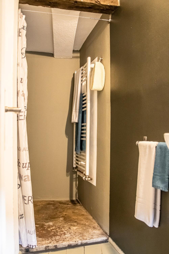 Bathroom 30