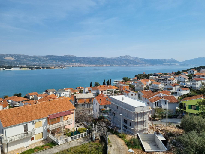 Others 4, Villa Nena in central Dalmatia, Trogir