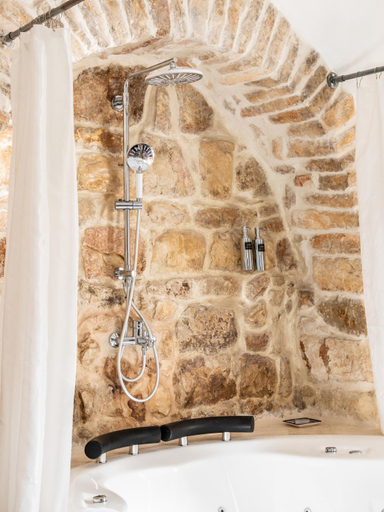 Bathroom 5, Flora Valley Boutique Hotel