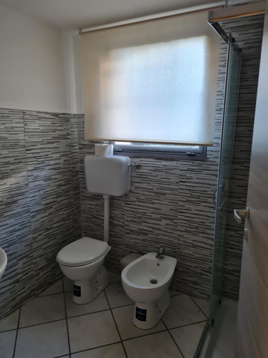 Bathroom 3, Affittacamere airport orio Bergamo, Bergamo