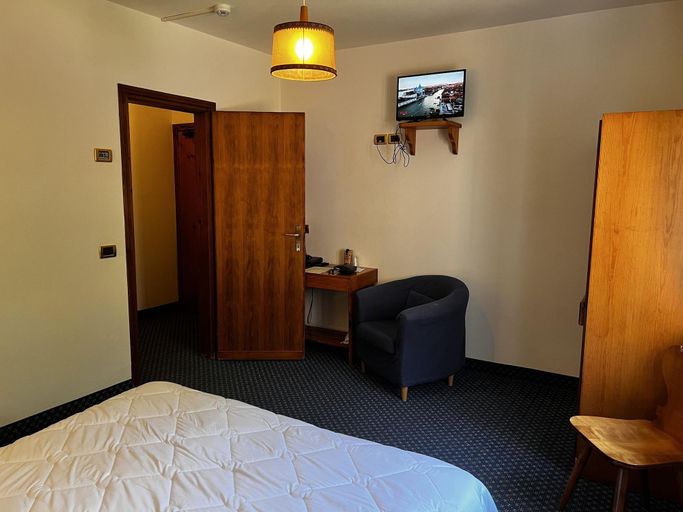 Bedroom 3, Hotel Bosco Verde, Belluno