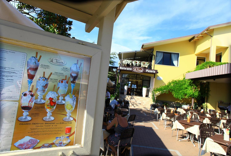 Food & Drinks 4, Apartments in Peschiera del Garda 22099, Verona