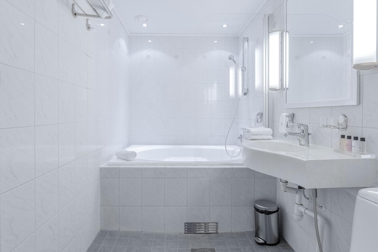 Bathroom 5, Holiday Club Caribia, Finland Proper