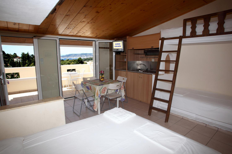 Others 3, Casa Cicale, Peloponnese