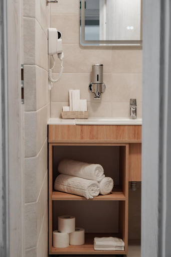 Bathroom, Queen Doftana, Tesila