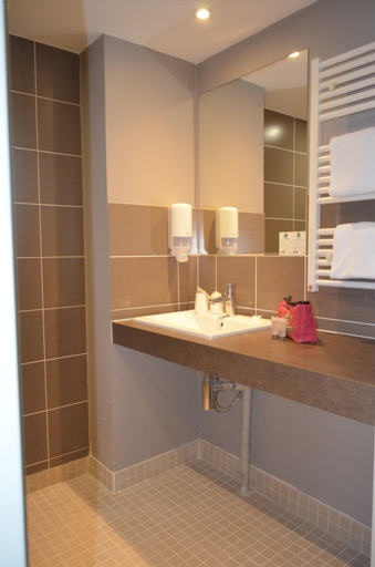 Bathroom 13