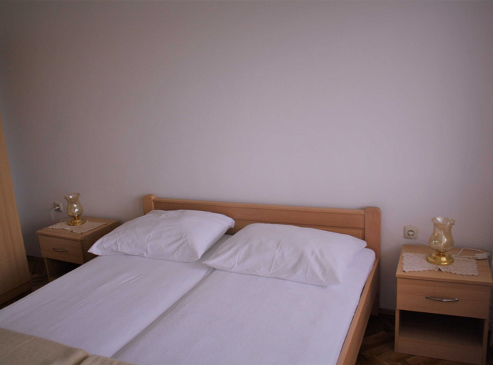 Bedroom 2, Spacious Crikvenica Apartments With Sea View and Balcony, Crikvenica