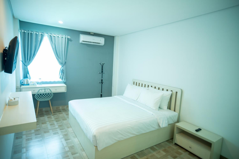 Bedroom 13