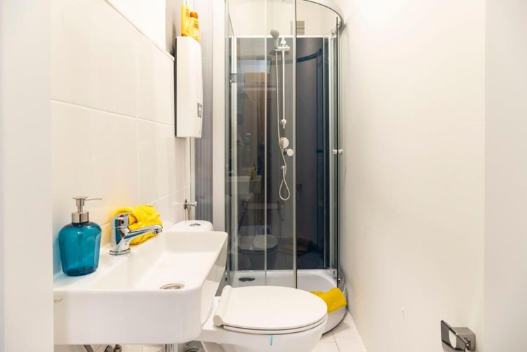 Others 4, Cozy 2 room apartment next to Hermannstraße, Berlin