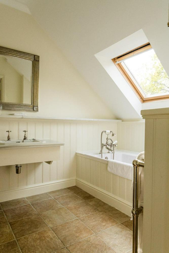 Bathroom 3, Sedlescombe Golf Hotel, East Sussex